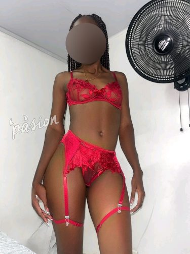 Nicole 3044088190